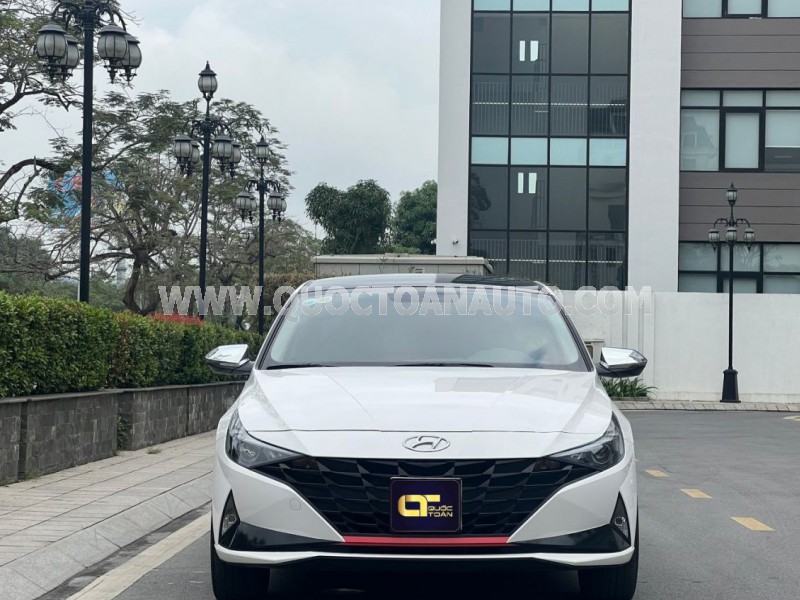 Hyundai Elantra 1.6 AT Tiêu chuẩn 2022