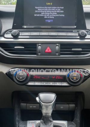 Xe Kia Cerato 1.6 AT Luxury 2018