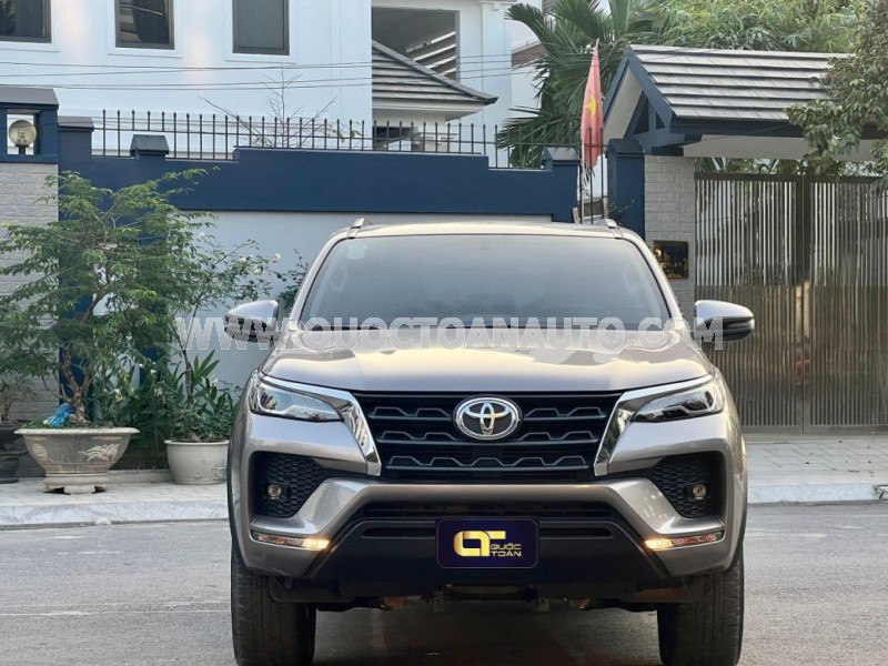 Toyota Fortuner 2.4G 4x2 AT 2021