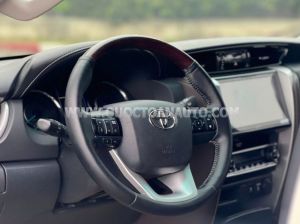 Xe Toyota Fortuner 2.7V 4x2 AT 2017