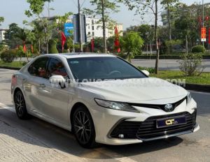 Xe Toyota Camry 2.0Q 2024